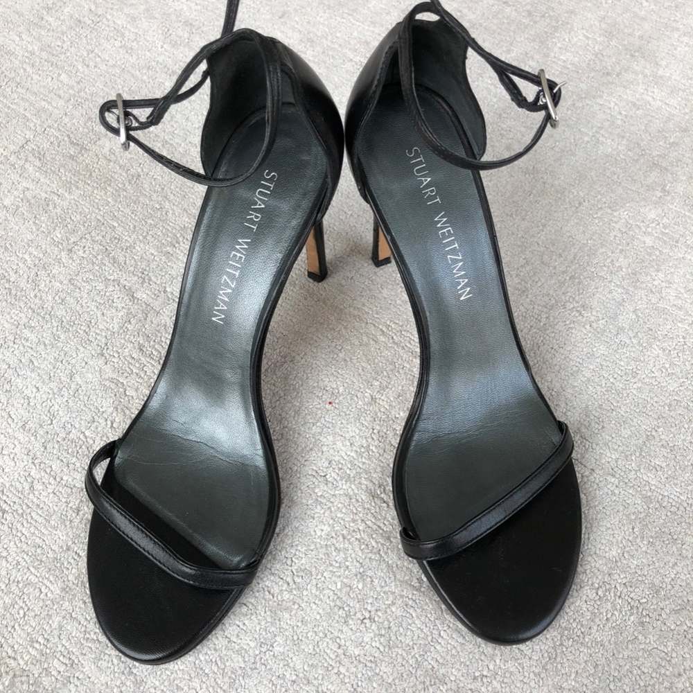 Stuart Weitzman black leather sandals in great condition
